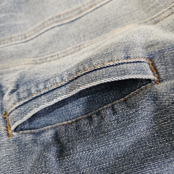 Women's Distressed Jean Jacket. Medium Wash. Size M. - Picture 6 of 9